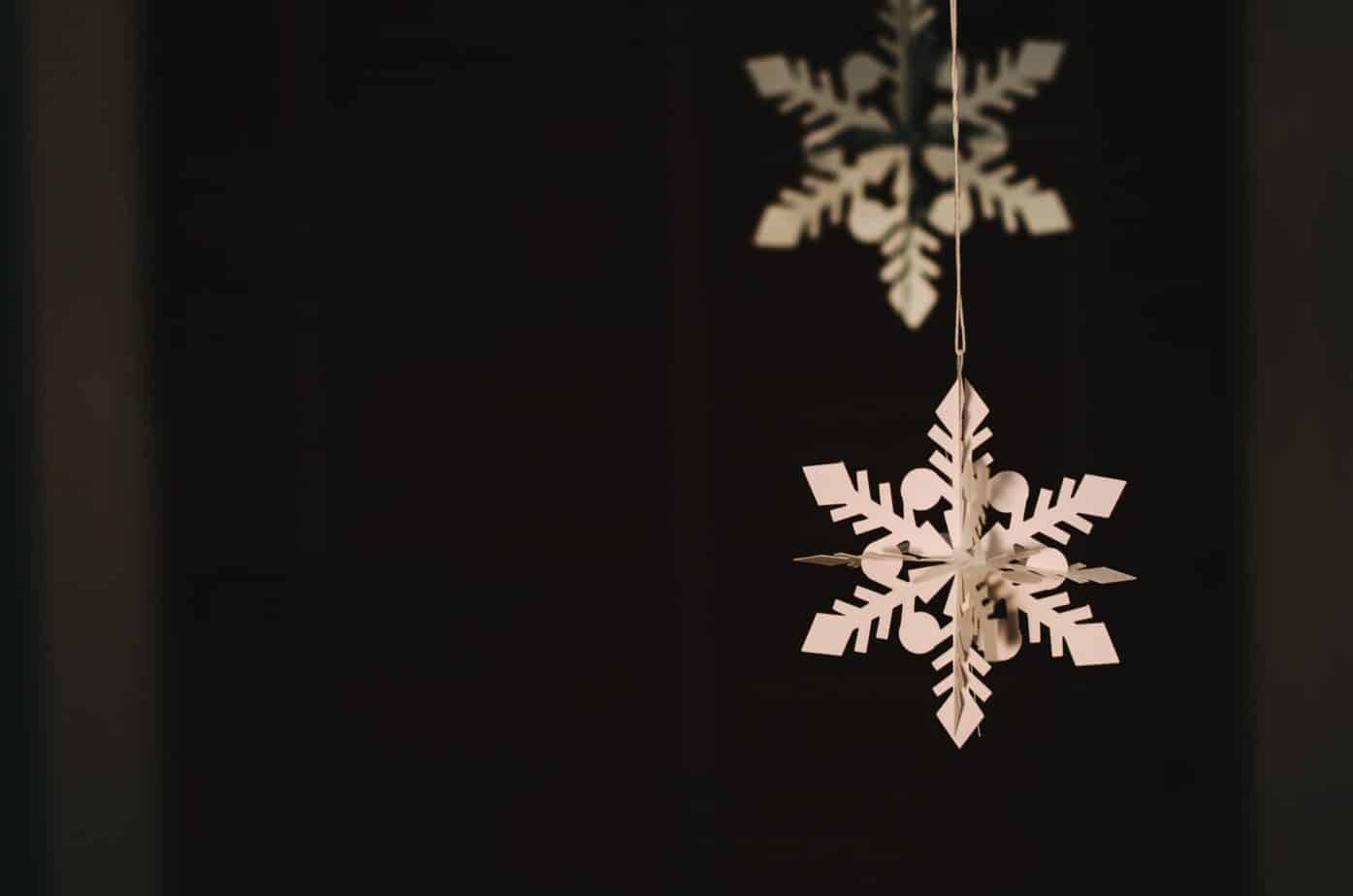 DIY Christmas Decoration - paper snowflake