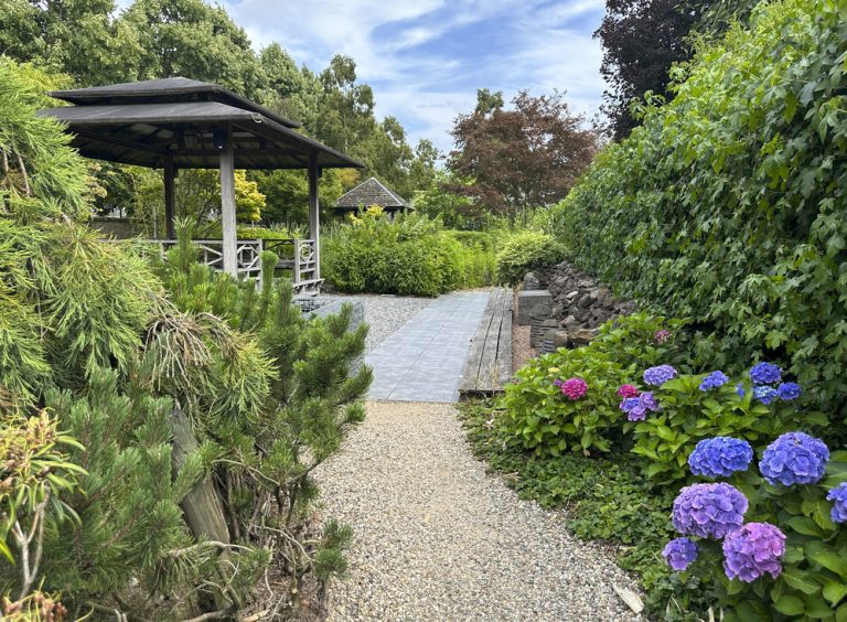 Landscaping A Garden So That Lasts For Decades